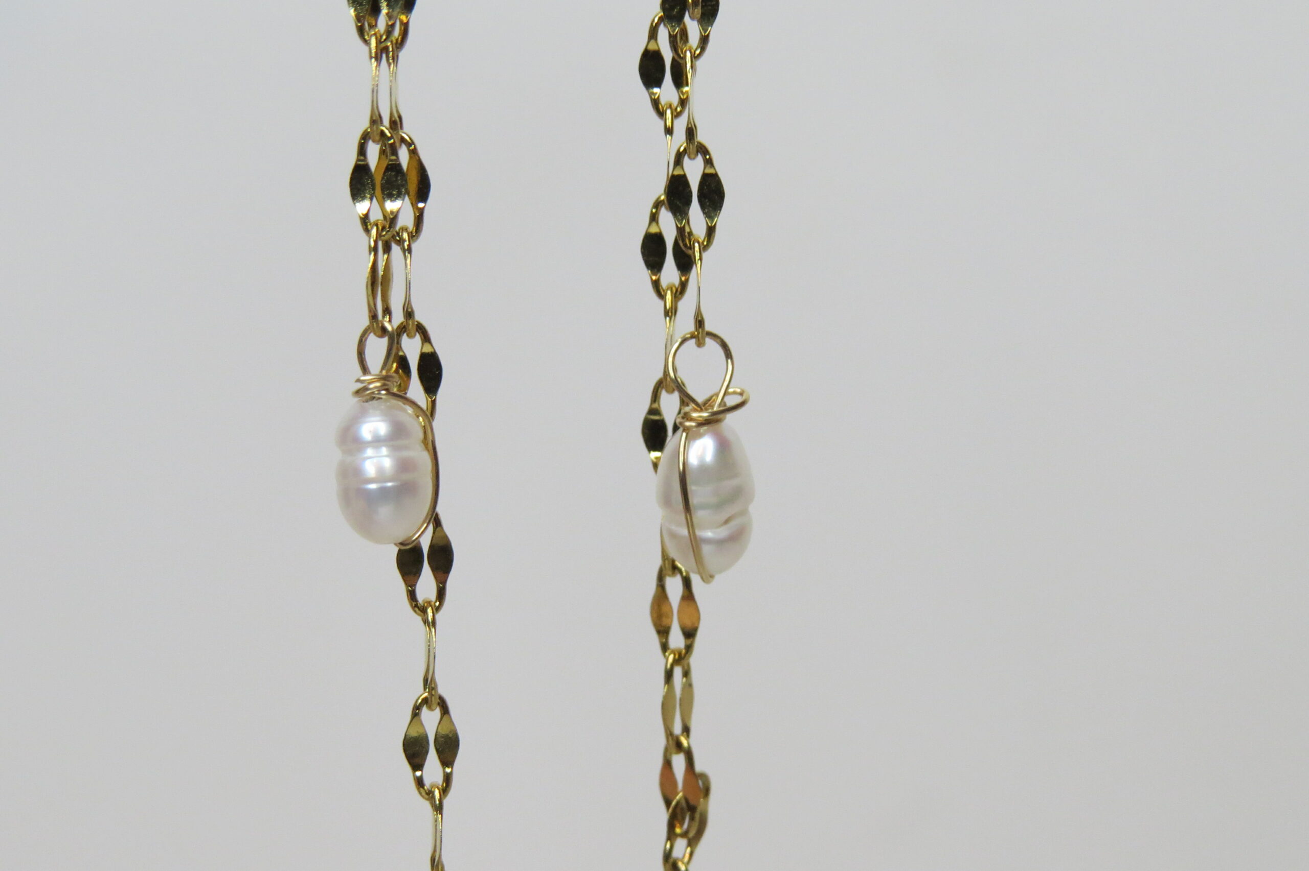 Boucles d’oreilles rose en zirconium rose et vert, perle d’eau douce et acier inoxydable – Image 4
