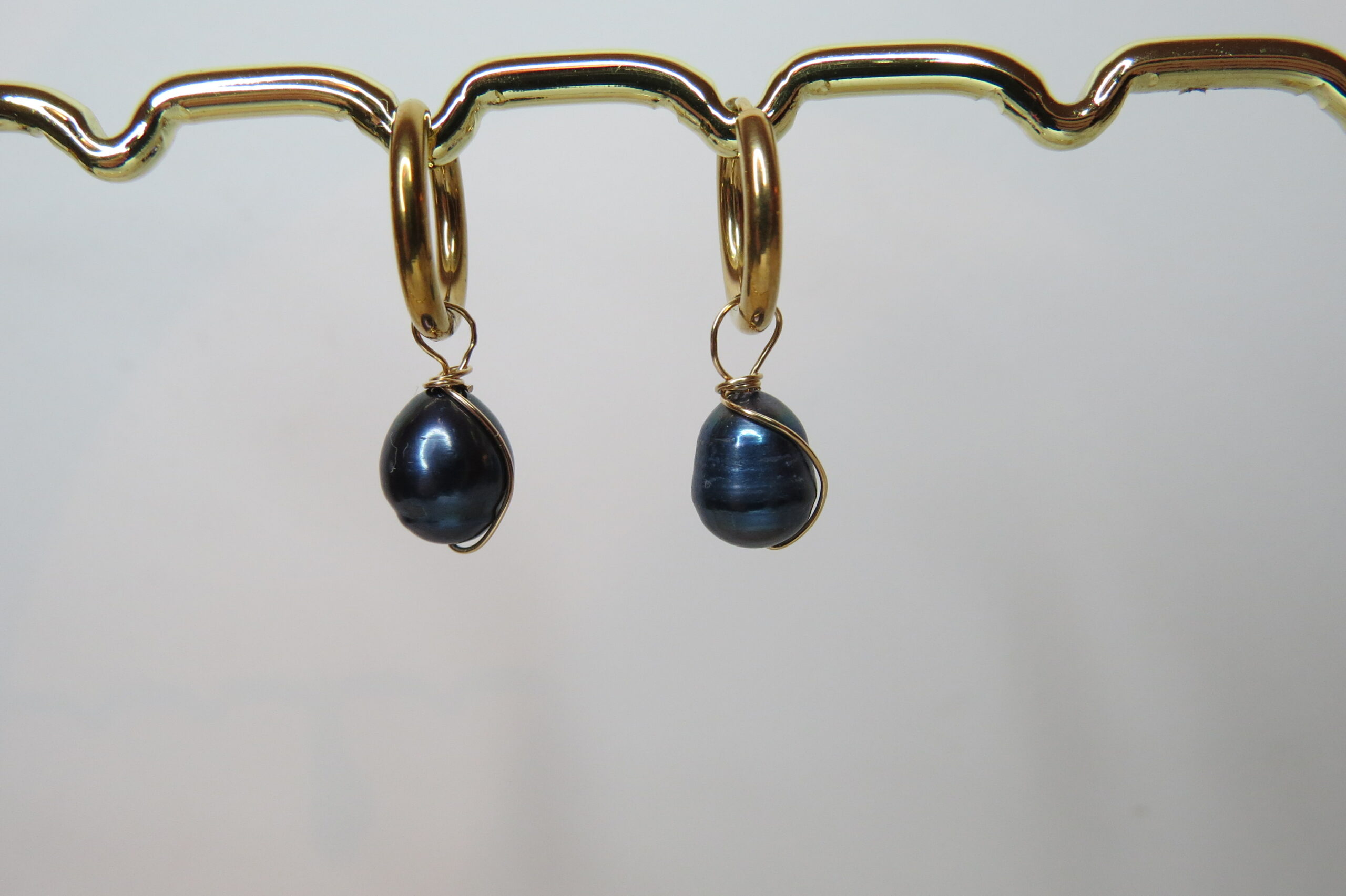 Boucles d'oreilles Vaiana en perles d'eau douce noir nacré