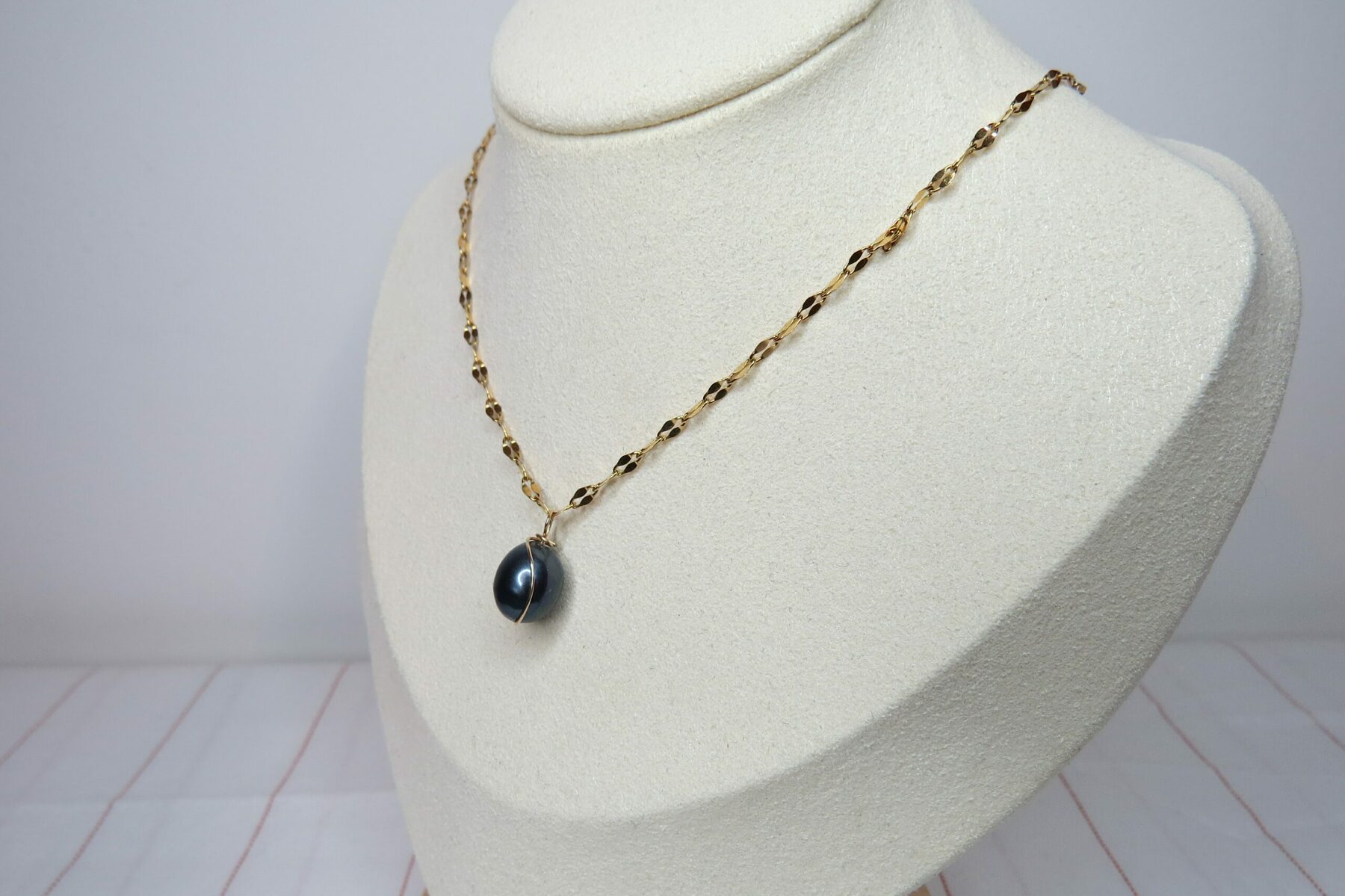 Collier Vaiana - Perle d’eau douce et acier inoxydable – Image 3