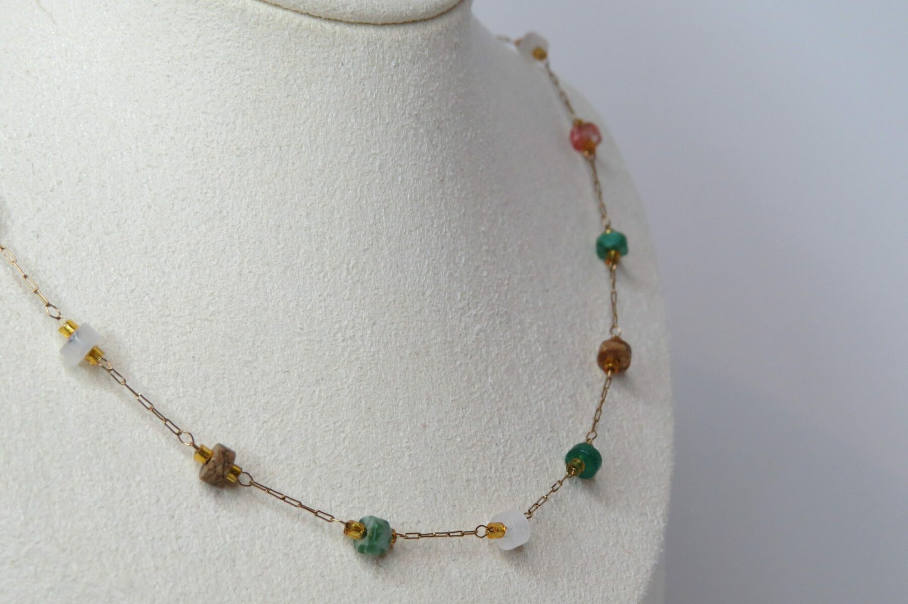 Collier en pierres naturelles et acier inoxydable – Image 3