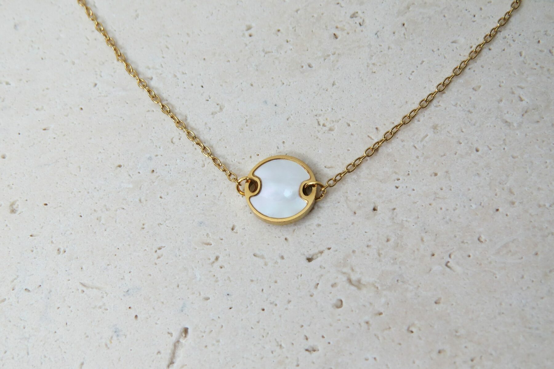 Collier en nacre et acier inoxydable – Image 2