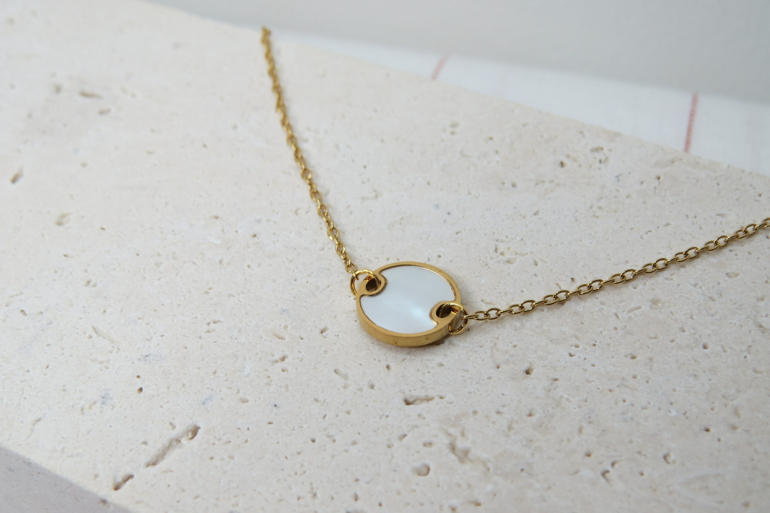 Collier en nacre et acier inoxydable – Image 3