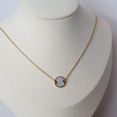 Collier en nacre et acier inoxydable