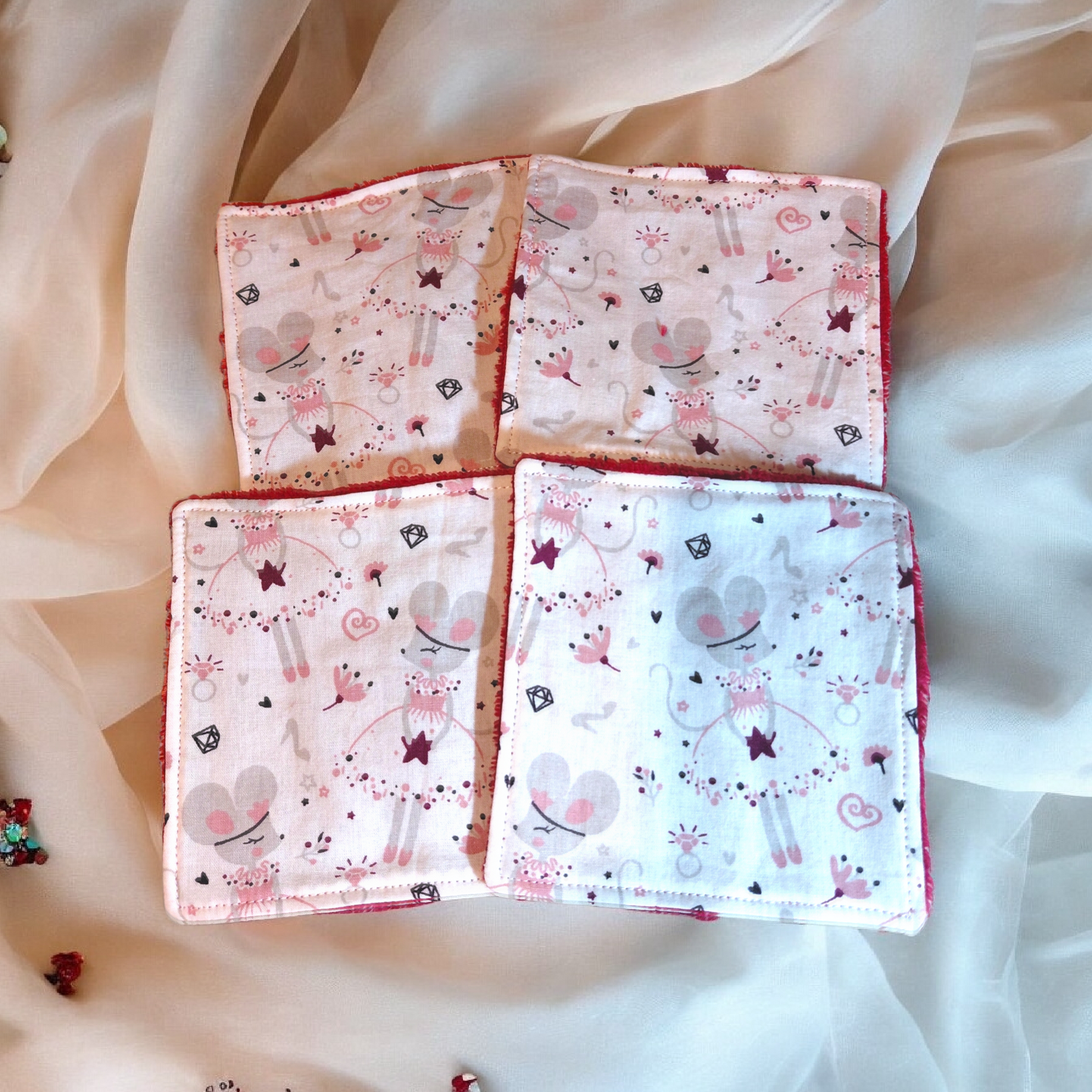 Panier bébé en velours côtelé & coton imprimé « souris princesse » + 4 lingettes – Pièce unique – Cadeau naissance – Image 3