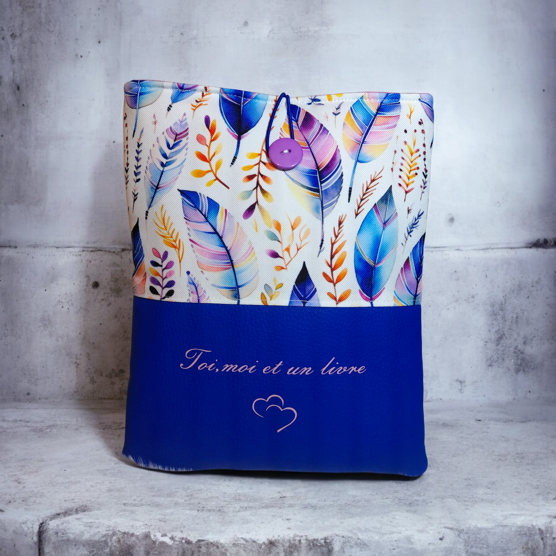 Pochette à livres, liseuse & tablette personnalisée – Tissu imperméable & simili cuir – « Toi, moi et un livre » – Idée cadeau Saint-Valentin – Image 2