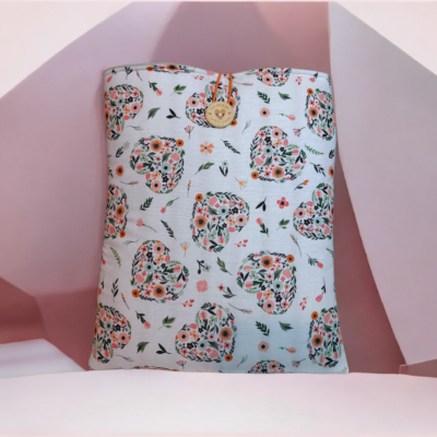 Pochette protège-livres, tablette & liseuse molletonnée – Coton Oeko-Tex – Cœurs fleuris – Idée cadeau Saint-Valentin