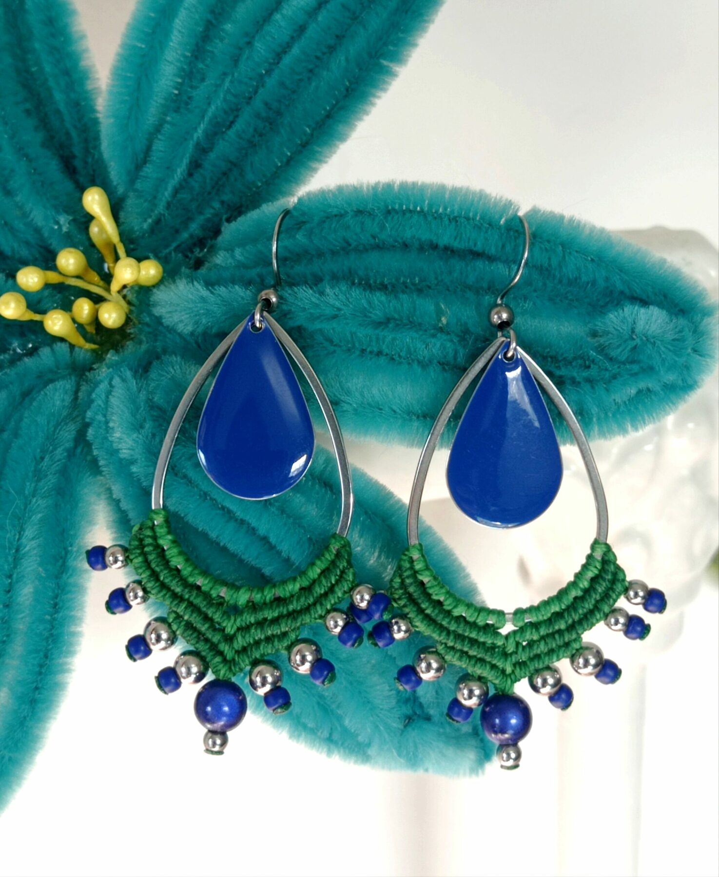 Boucles d'oreilles, micro macramé, bleu et vert, acier inoxydable