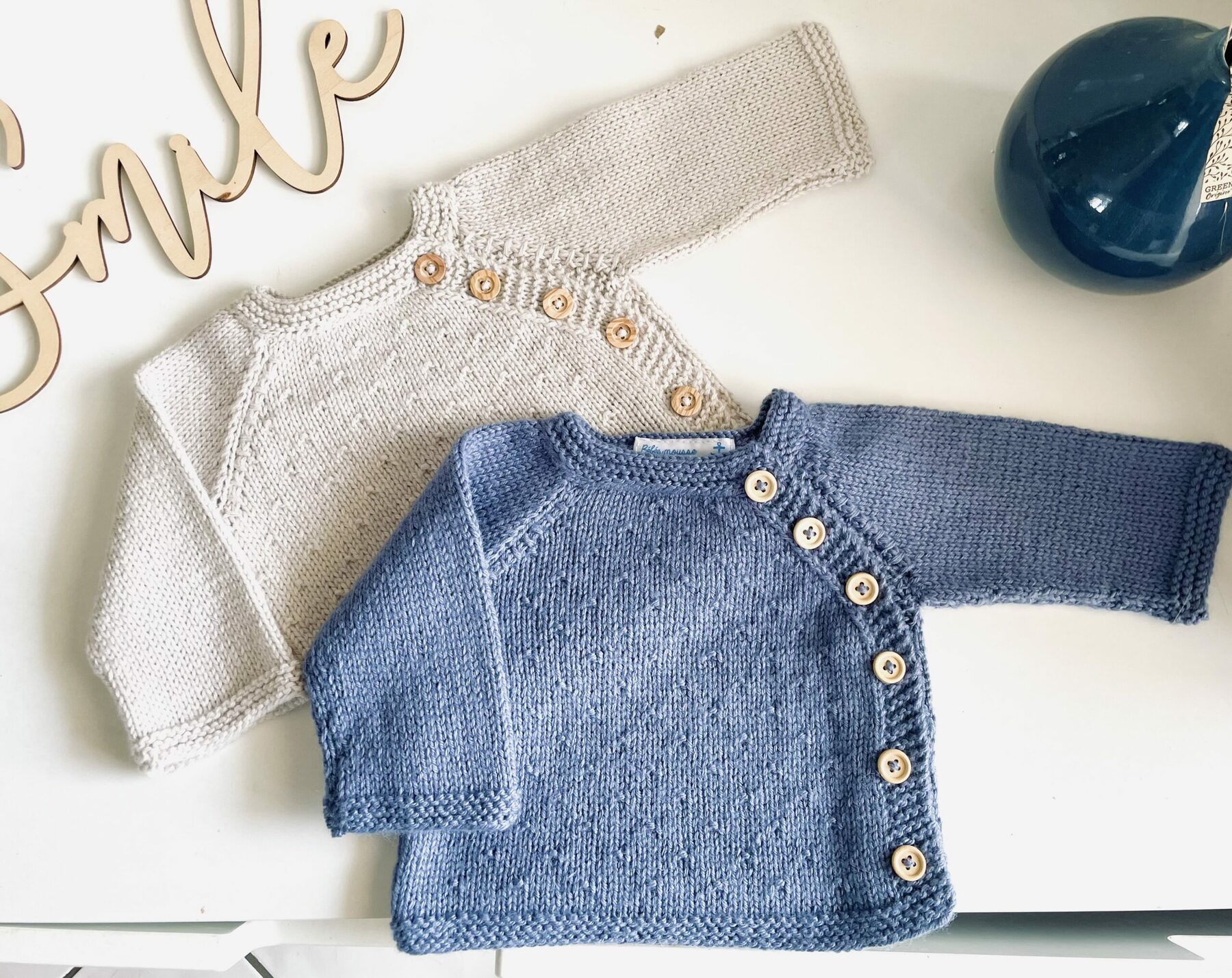 La brassiere bébé en laine mérinos – 2 coloris : lin et bleuet