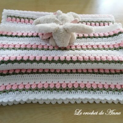 TUTO CROCHET - Couverture bébé orné de jolis rangs fleuris , avec seulement 3 points crochet , facile à réaliser !