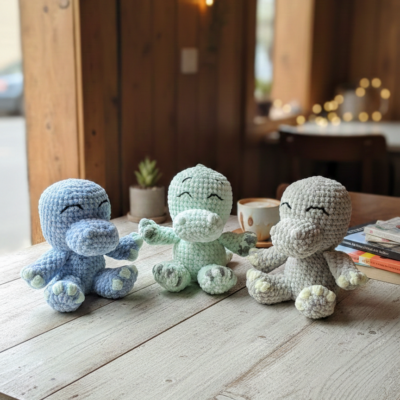 Peluche Dinosaure en laine velours - Cadeau anniversaire enfant fait main - Doudou Dino amigurumi France