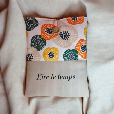 Pochette livre imperméable personnalisée en tissu & simili cuir – Tablette et liseuse – Lire le temps