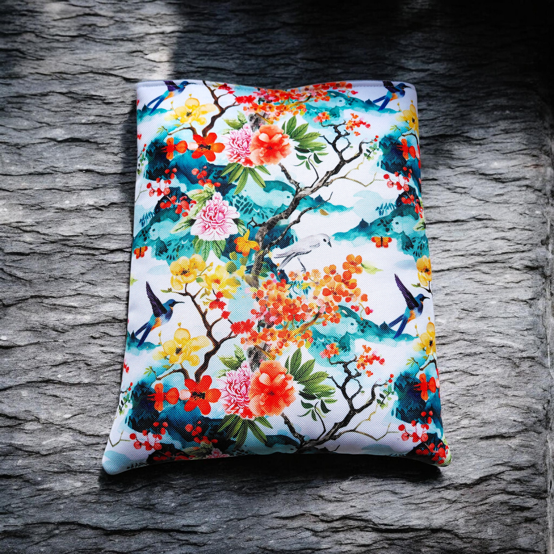 Pochette personnalisée livres, liseuse et tablette – Tissu imperméable & simili cuir – Instants précieux – Image 4