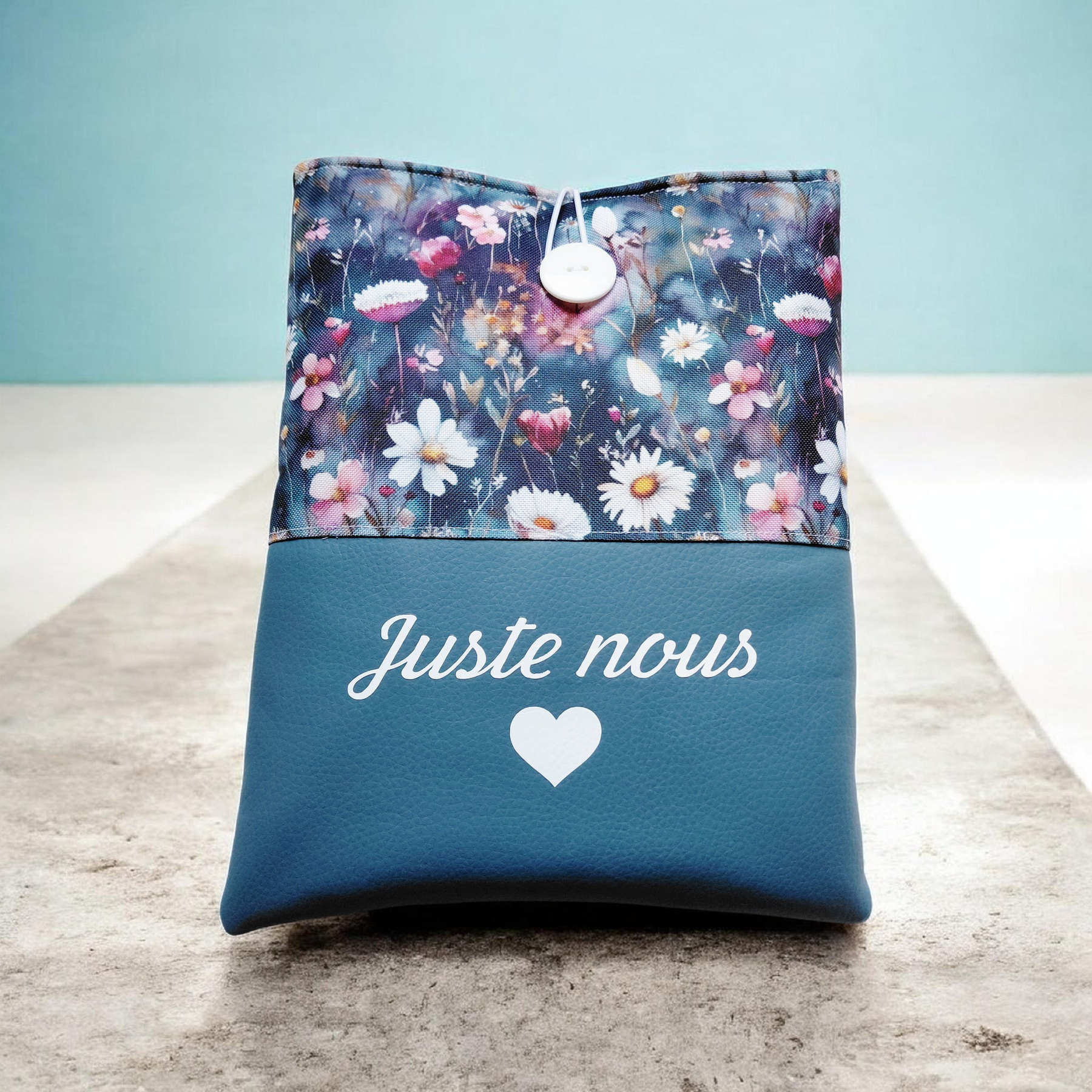 Pochette personnalisée pour livres, liseuse et tablette – tissu imperméable & simili cuir – Juste nous – idée cadeau Saint-Valentin