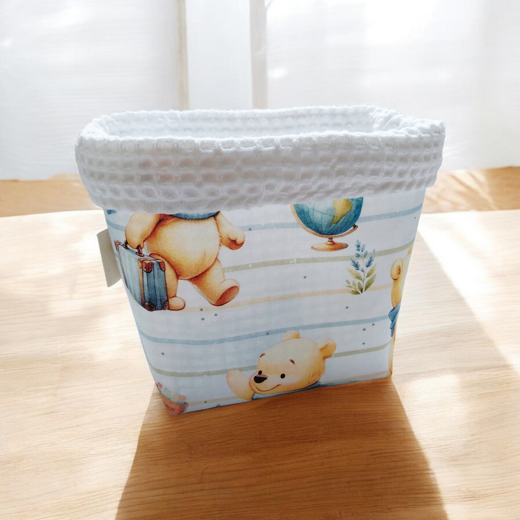 Panier à lingettes réversible en coton – Motif ourson en voyage & éponge nid d’abeille – Image 2