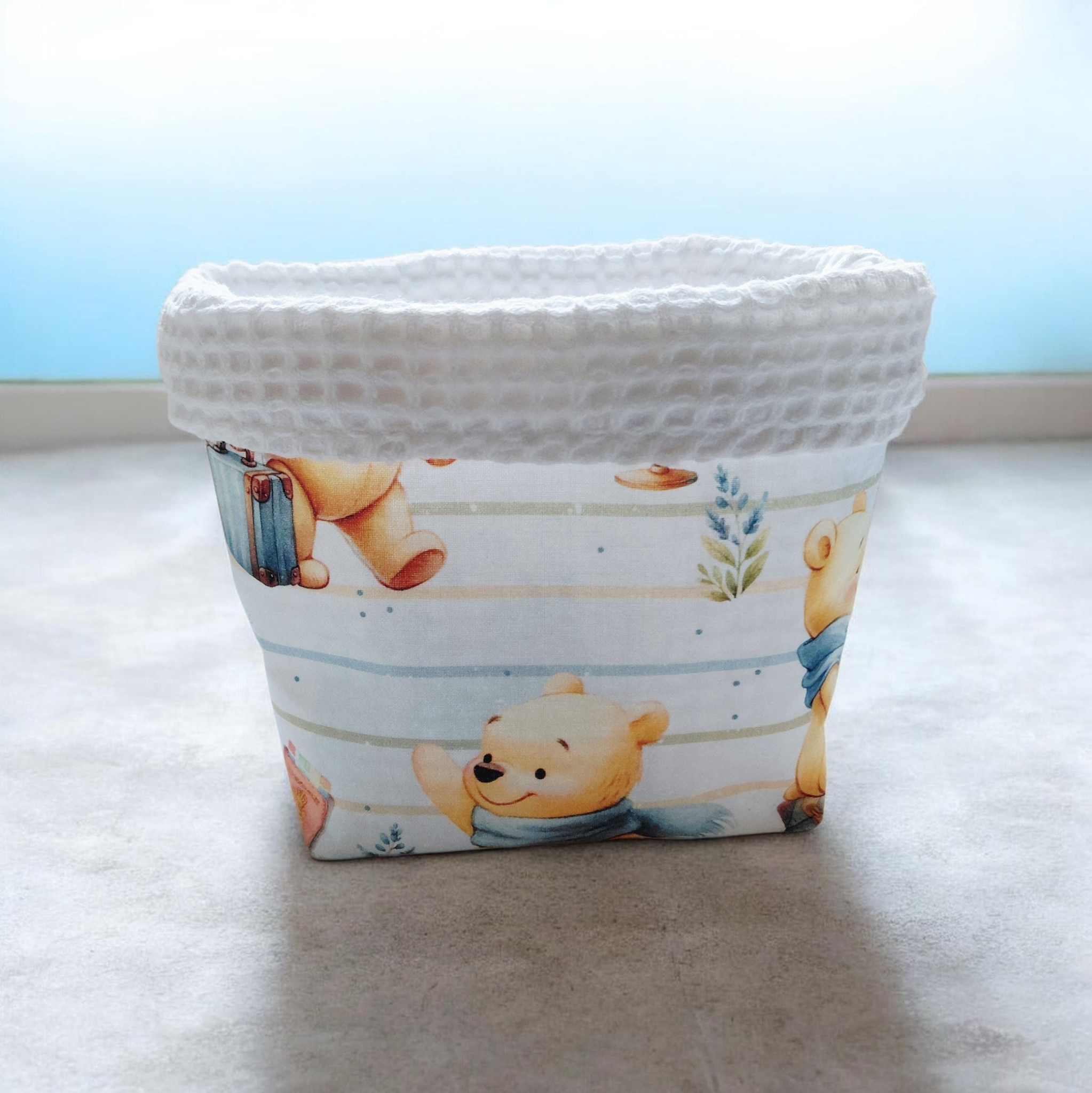 Panier à lingettes réversible en coton – Motif ourson en voyage & éponge nid d’abeille – Image 4