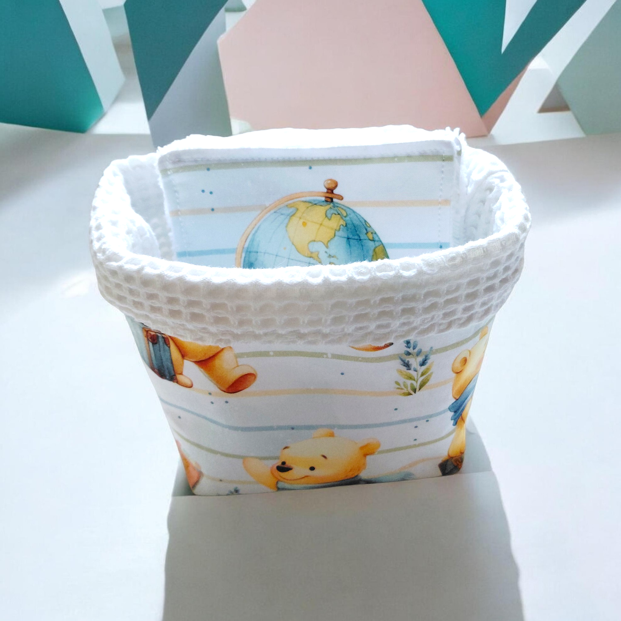 Panier à lingettes réversible en coton – Motif ourson en voyage & éponge nid d’abeille – Image 3
