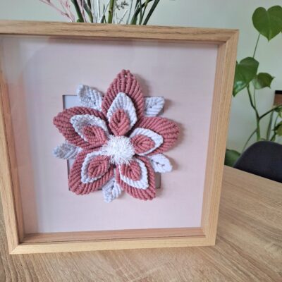 fleur macramé cadre en bois