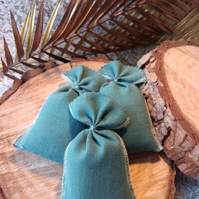 Lot 3 sachets de lavande bio en lin, couleur vert d'eau foncé.