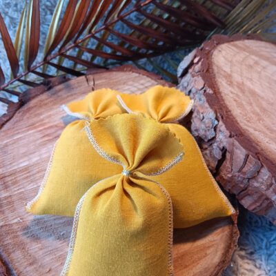 Lot 3 sachets de lavande bio en lin, couleur jaune.