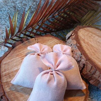 Lot 3 sachets de lavande bio en lin, couleur rose clair.