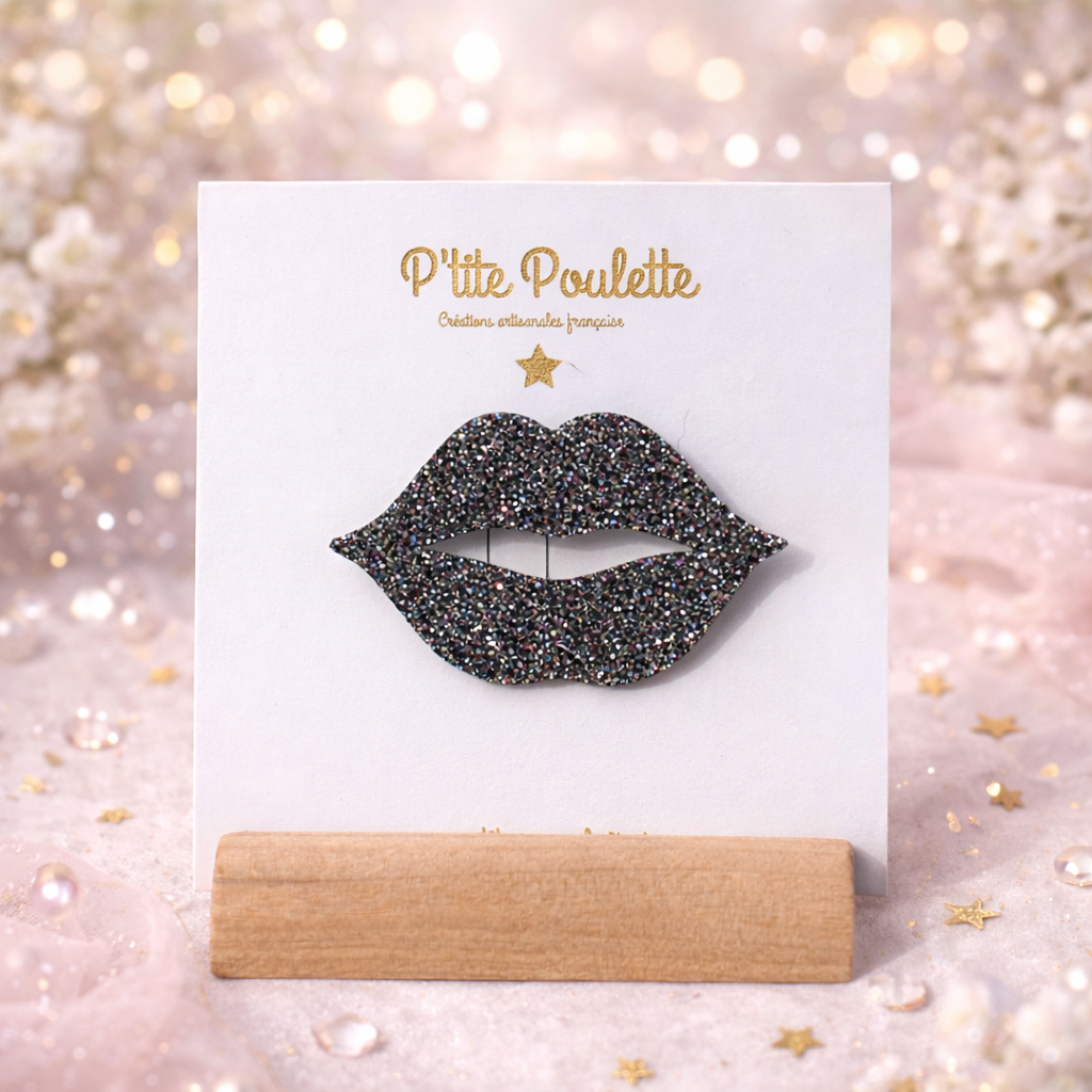 Broche Lèvres Pailletées multicolor– Bijou fantaisie artisanal – Création française P’tite Poulette