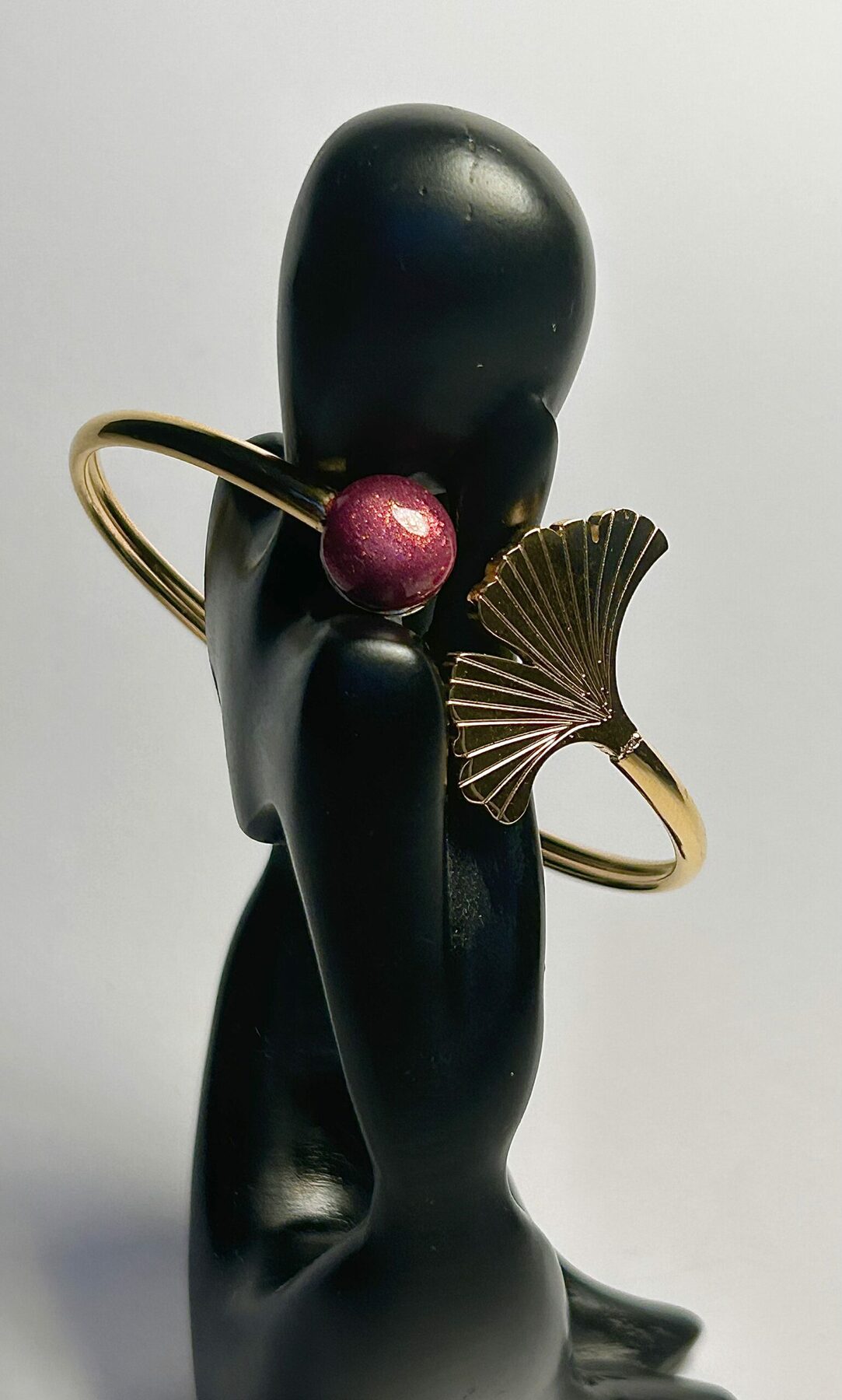 Bracelet feuille de ginkgo framboise pailletée – Image 2