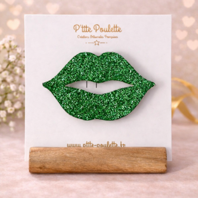 Broche Lèvres Pailletées verte – Bijou fantaisie artisanal – Création française P’tite Poulette