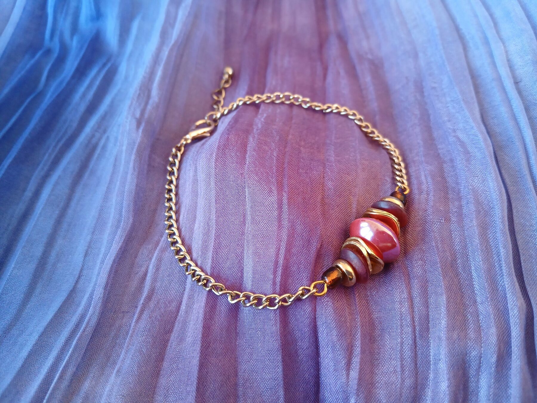 Bracelet upcyclé perle brillante rouge carmin