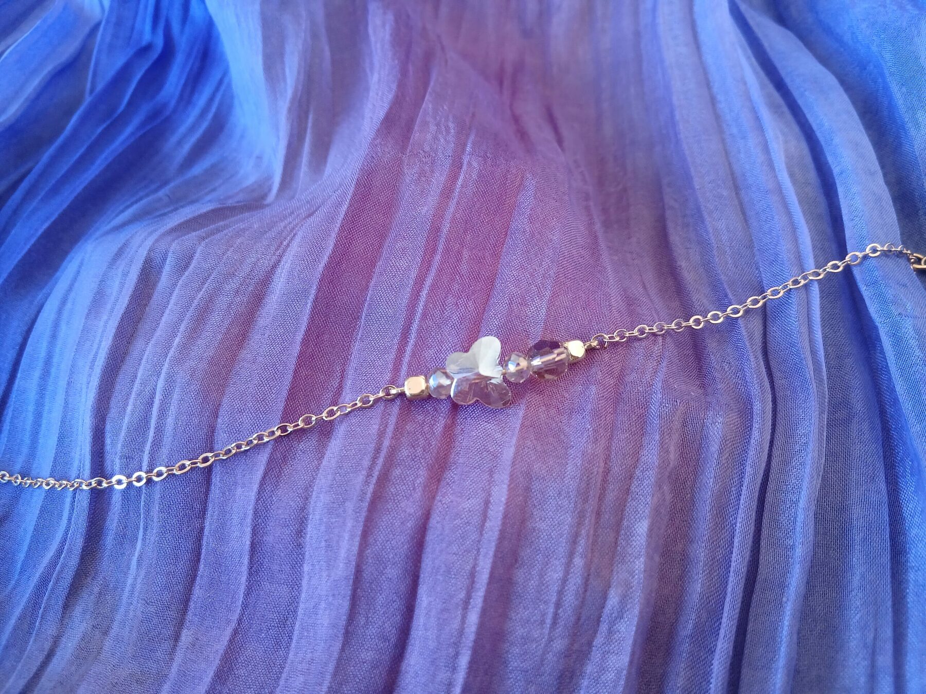 Bracelet upcyclé perle papillon rose pale