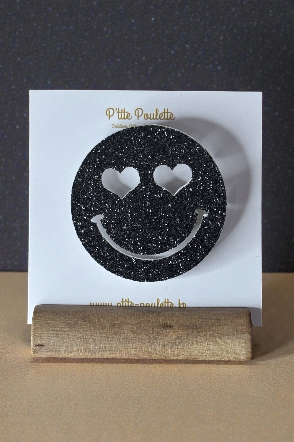 Broche smiley scintillant fait main, bijou fantaisie artisanal P’tite Poulette