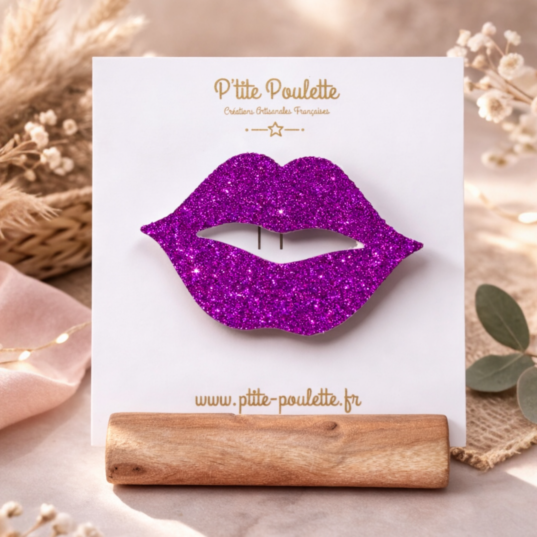 Broche Lèvres Pailletées violette– Bijou fantaisie artisanal – Création française P’tite Poulette