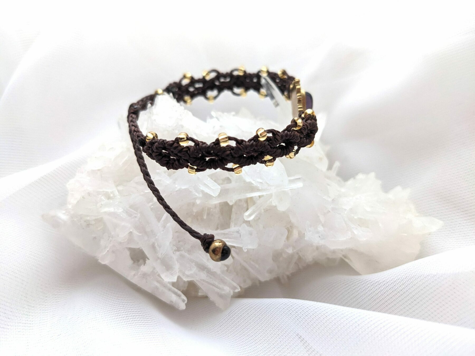 Bracelet Macramé Marron, Connecteur En Laiton Brut Avec Améthyste. Création Artisanale – Image 6