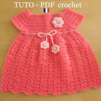 TUTO CROCHET - Robe bébé rose , orné d'un joli point fantaisie et de 3 fleurs rose poudré , de 1 à 3 mois , facile à réaliser !