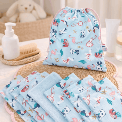 pochon lot de lingettes lavables animaux fond bleu clair