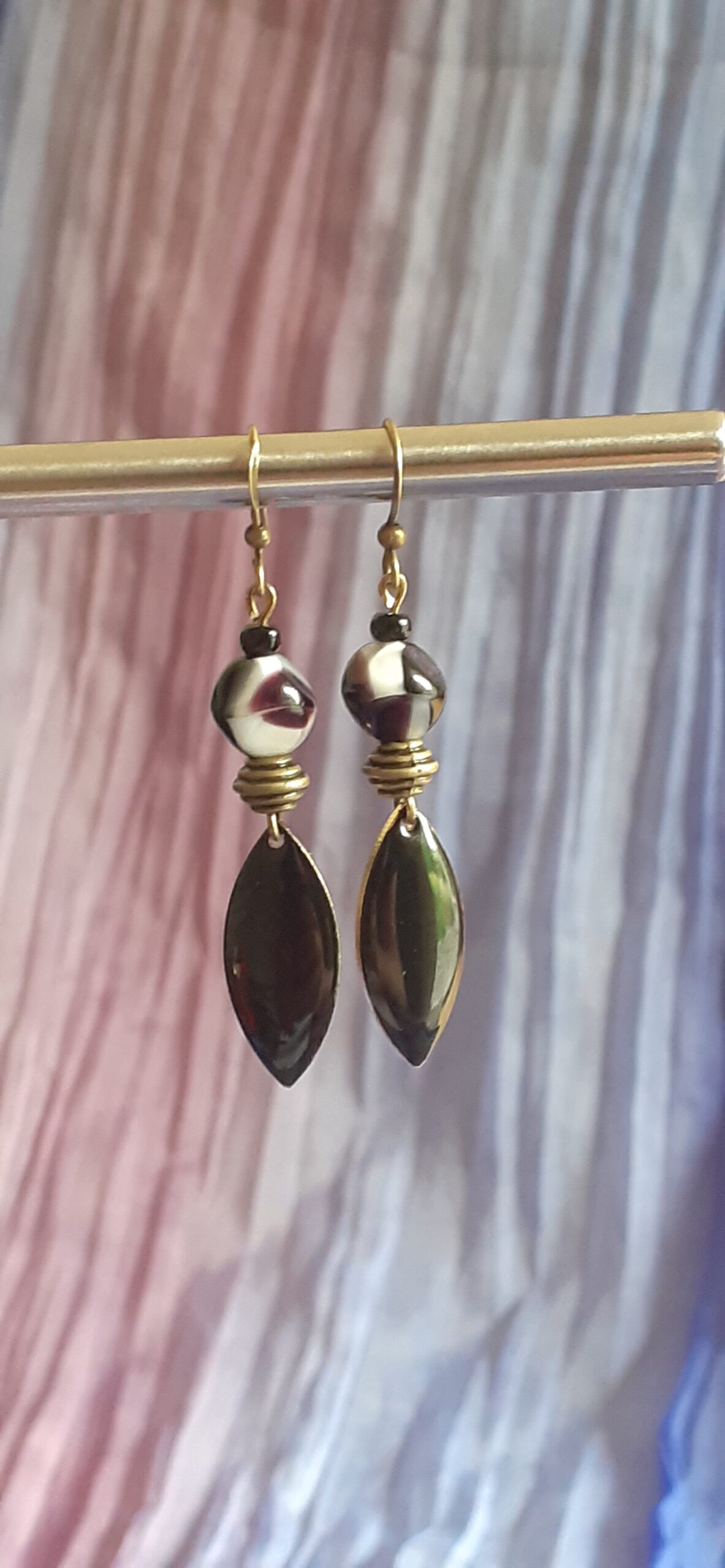 Boucles d'oreilles upcyclées pièce unique noir et bronze