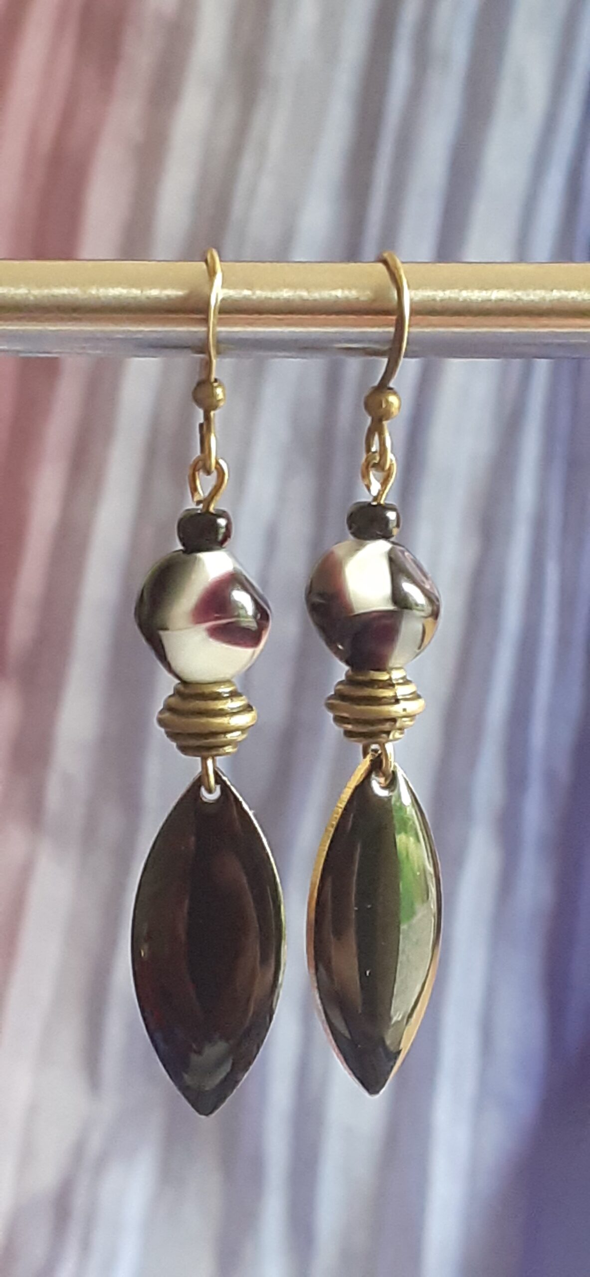 Boucles d'oreilles upcyclées pièce unique noir et bronze