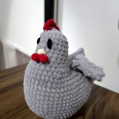 Poule décoration table - Peluche Poule Crochet Fait Main - Doudou Moelleux - Cadeau Naissance ou Enfant personnalisable - Décoration Pâques