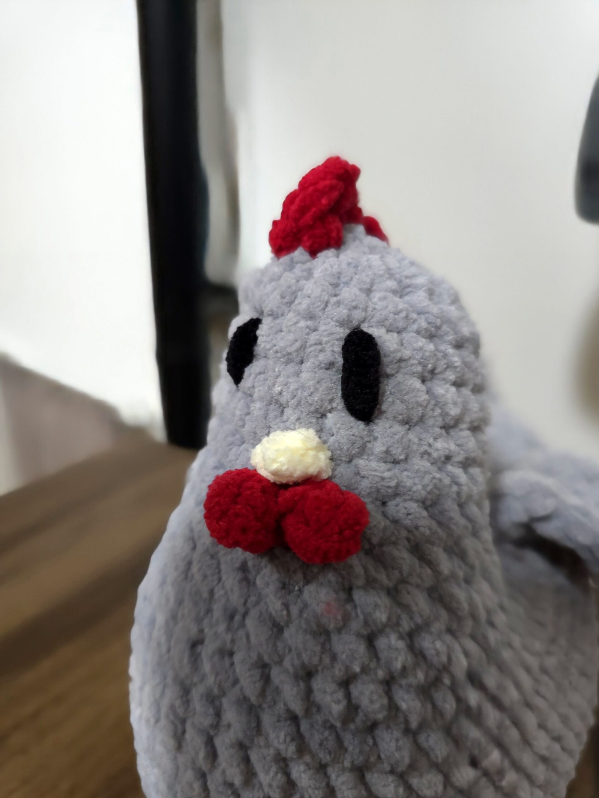 Poule décoration table - Peluche Poule Crochet Fait Main - Doudou Moelleux - Cadeau Naissance ou Enfant personnalisable - Décoration Pâques – Image 3