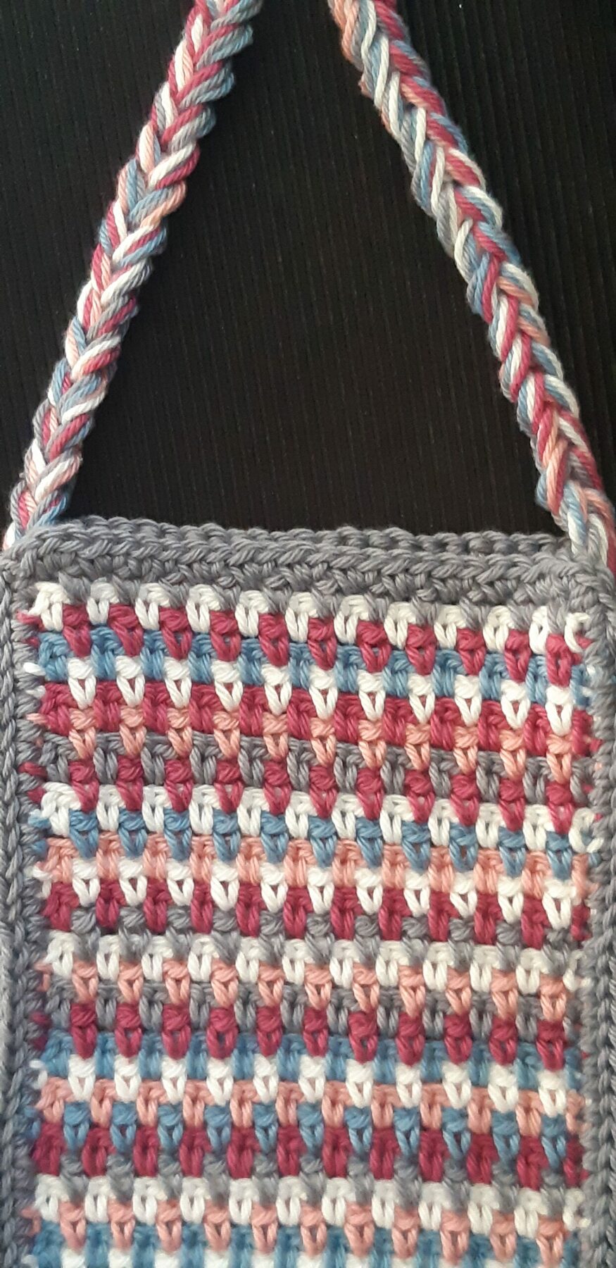 Pochette à téléphone au crochet détail