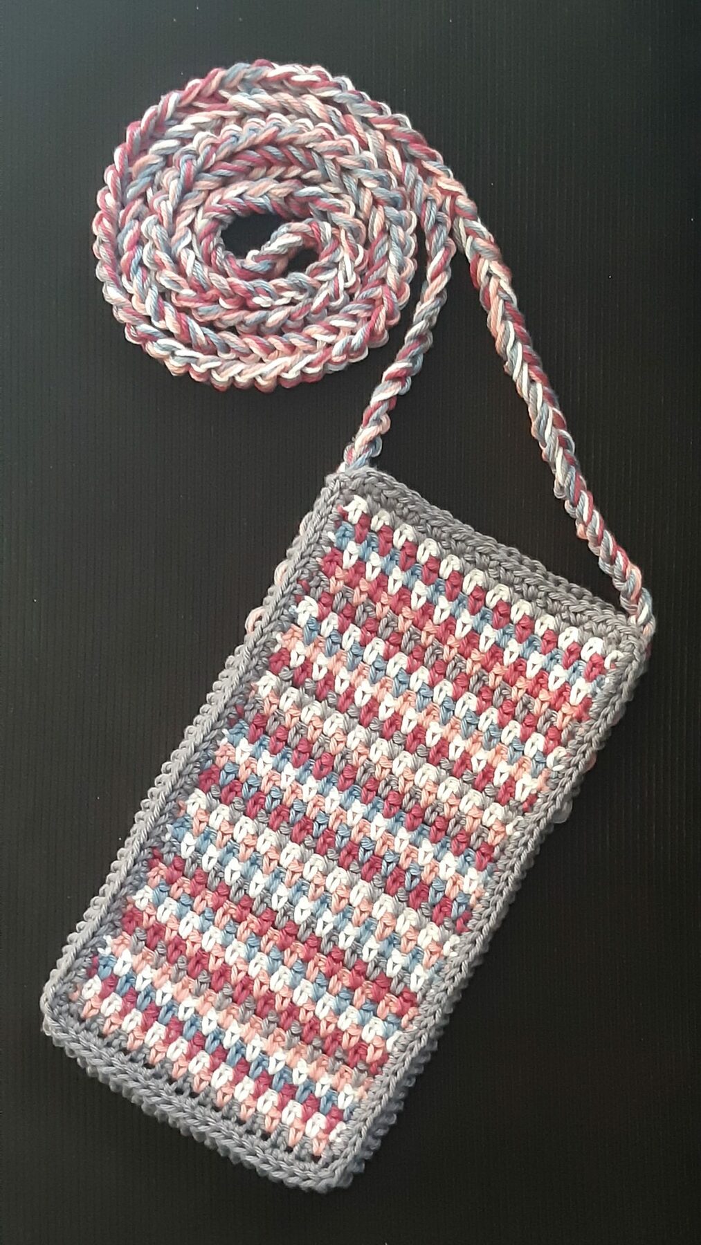 Pochette à téléphone au crochet