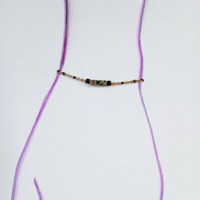 Bracelet upcyclé pièce unique chaine dorée perle noir moucheté gris et beige