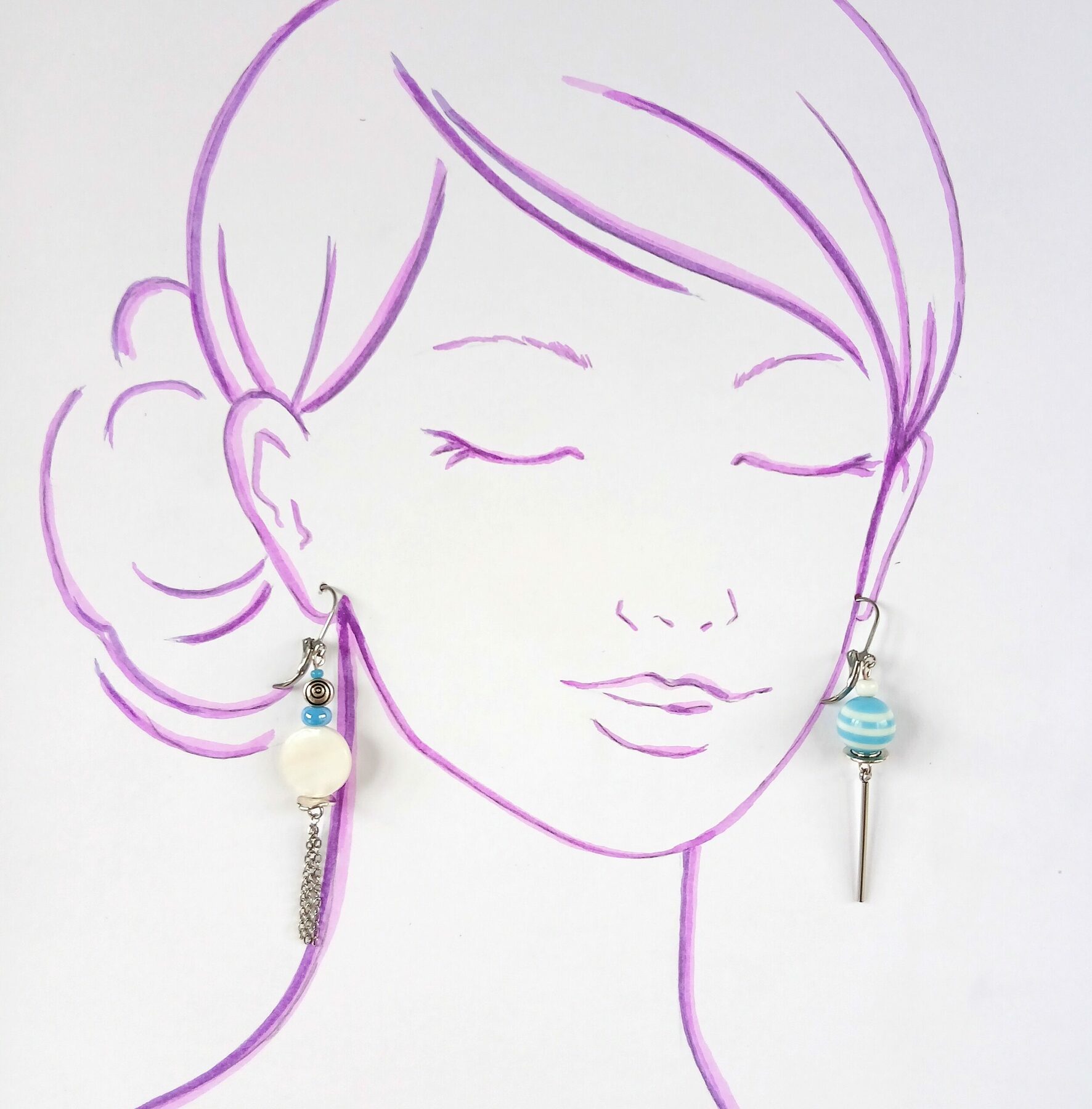 Boucles d'oreilles asymétriques upcyclées pièce unique argent bleu ciel et blanc