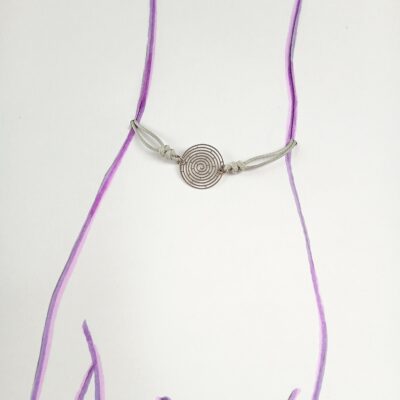 Bracelet pièce unique motif labyrinthe lacet ajustable