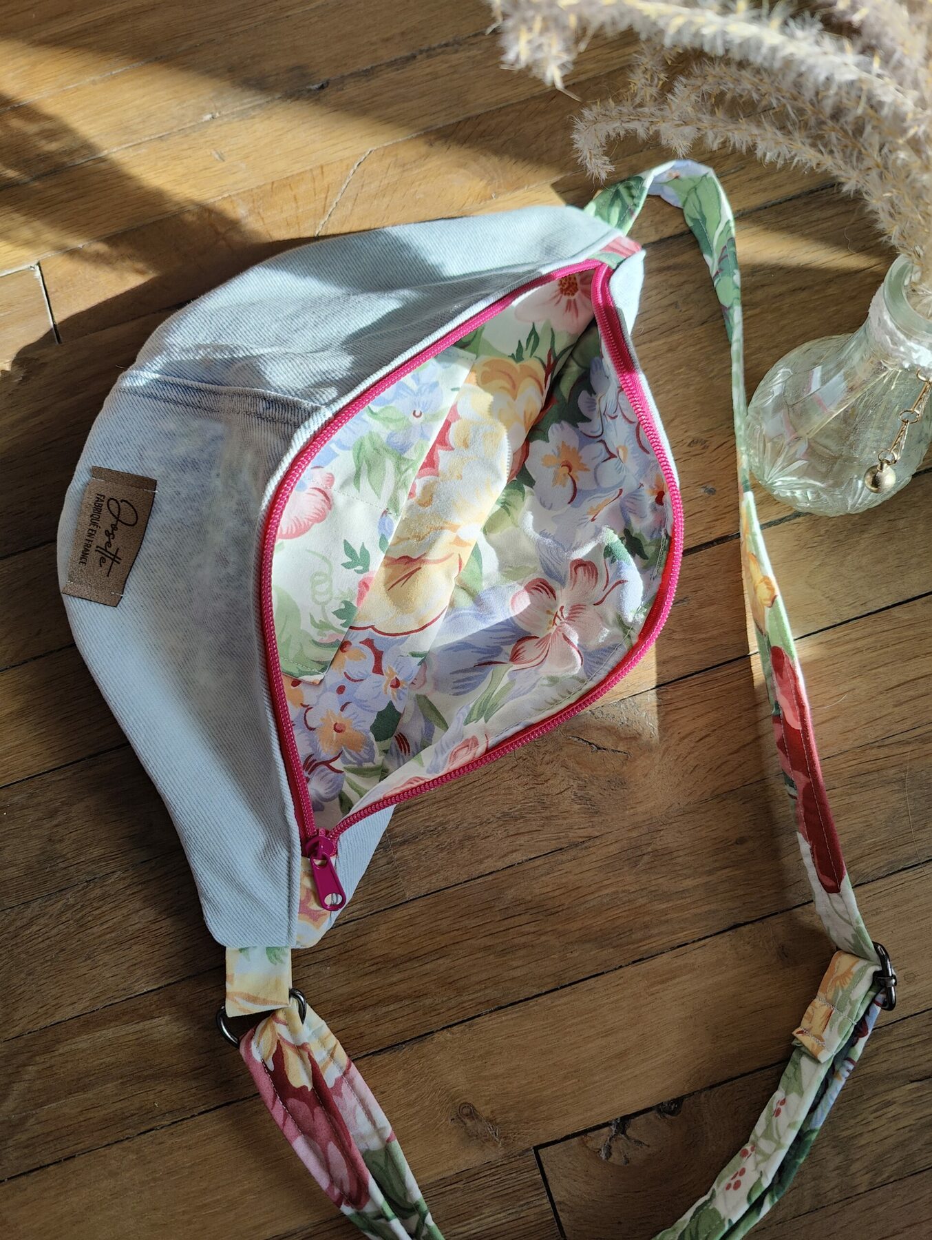 sac banane upcyclé ouvert, sangle assortie