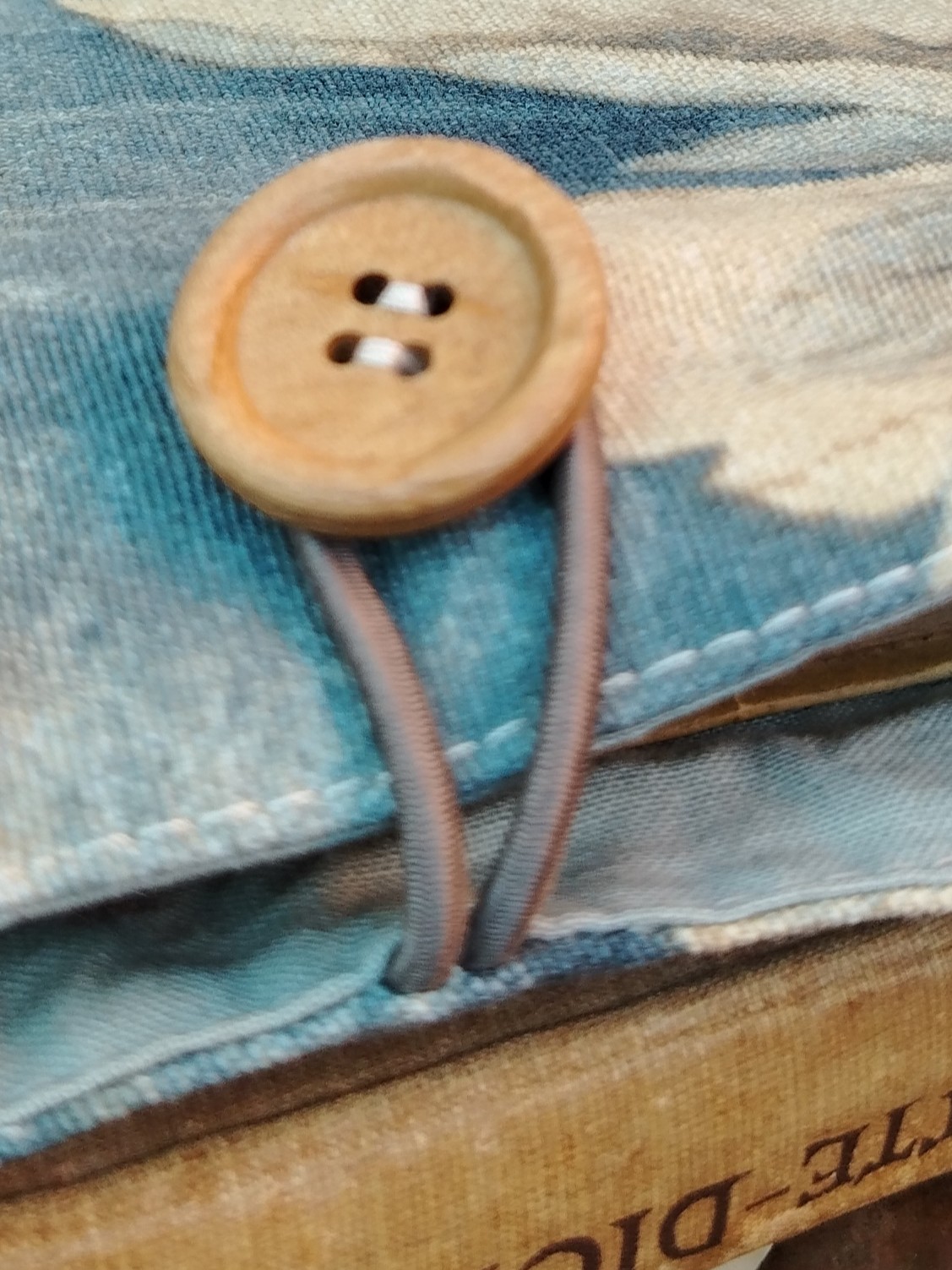 Housse livre de poche molletonnée/coton polyester/bouton vintage en bois véritable – Image 3