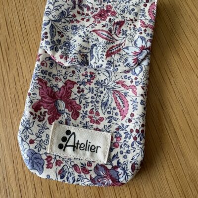 Pochette infirmière en coton enduit motif feuillage bleu