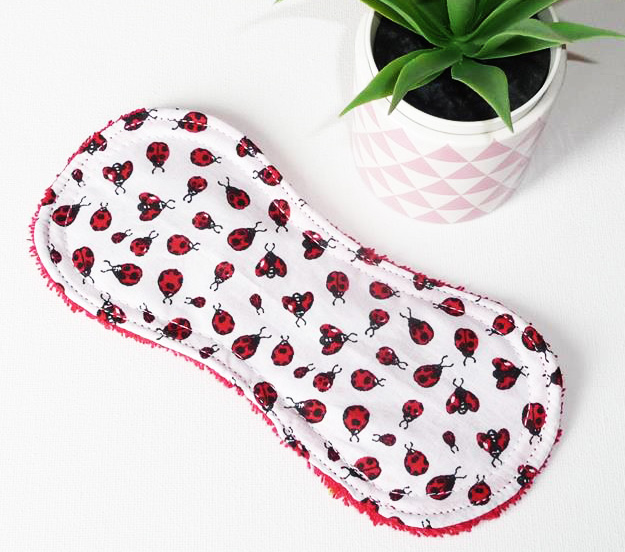 Protège-slip lavable sans ailettes COCCINELLE (Fin & discret : 19 cm) - Zéro déchet - PSL - Protège-slip en coton ado fille femme - Hygiène intime féminine