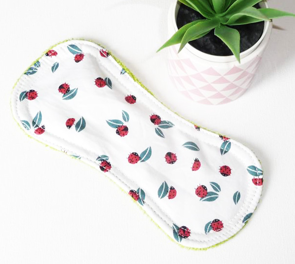 Protège-slip lavable sans ailettes COCCINELLE (Fin & discret : 19 cm) - Zéro déchet - PSL - Protège-slip en coton ado fille femme - Hygiène intime féminine