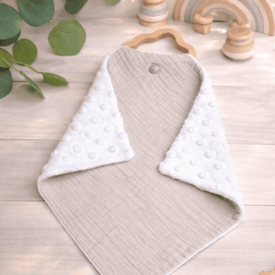 doudou plat double gaze coton minky anneau bois