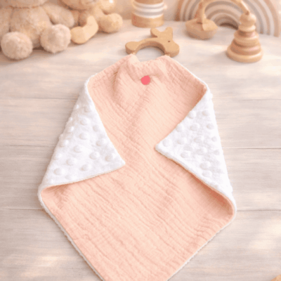 doudou plat double gaze coton minky anneau bois